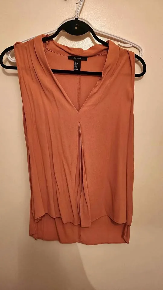 Terracotta colored short sleeve top (S) thumbnail
