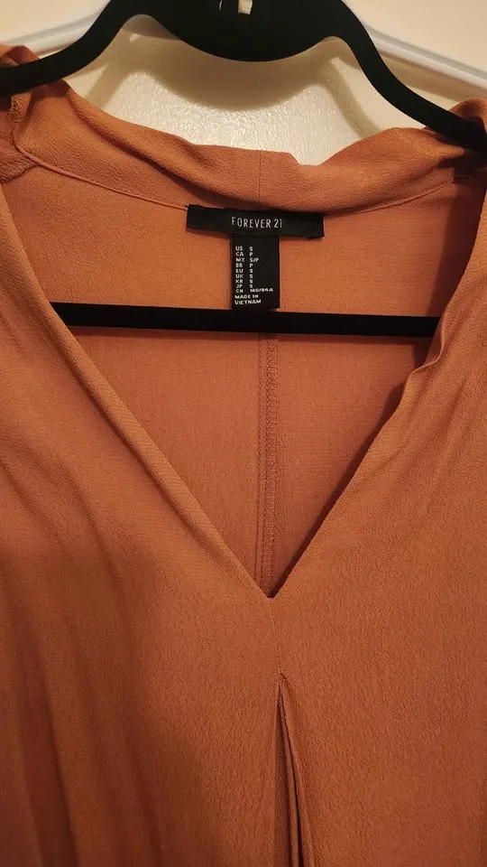 Terracotta colored short sleeve top (S) image indicator(2)