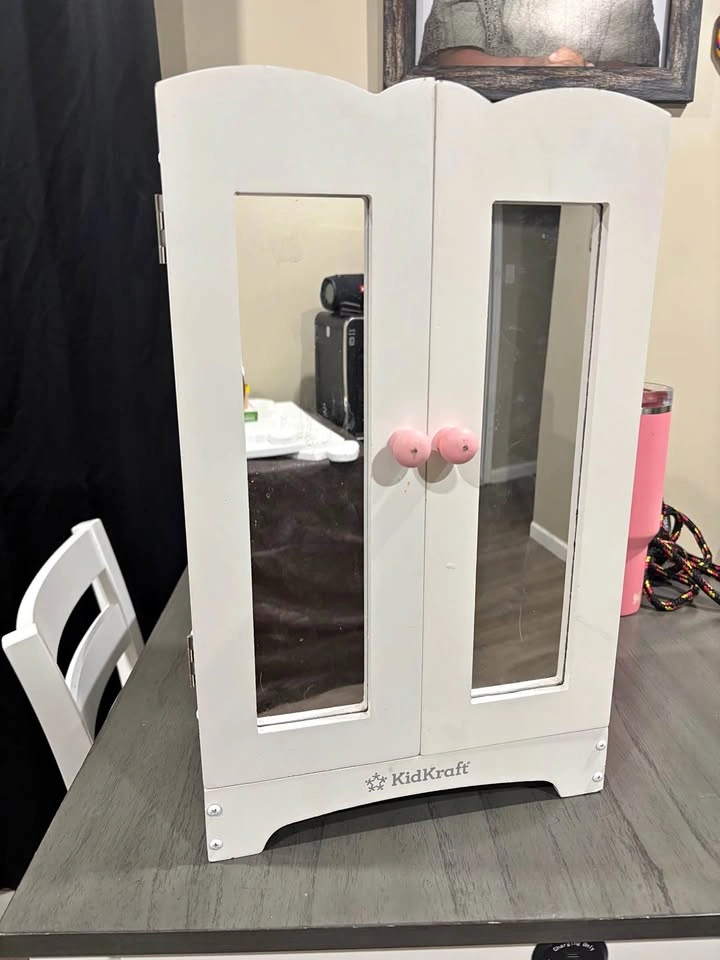 Kidkraft Lil' Doll Closet Armoire