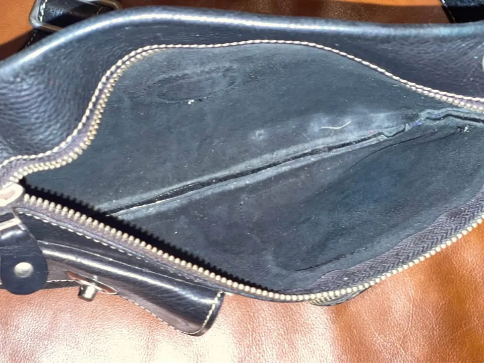 Roots Village Tribe cross body bag in black, great condition! image indicator(4)