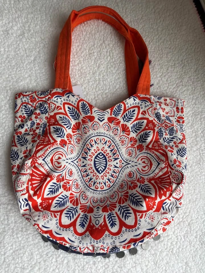 NWT L'Occitane x Antik Batik Ltd Edition Tote Bag - photo 3