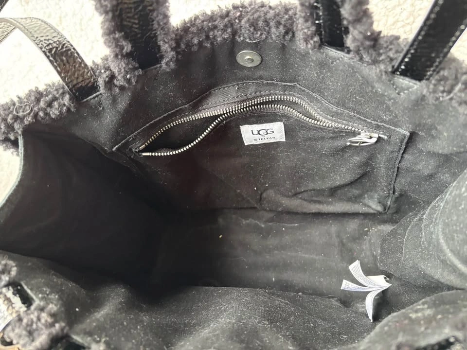 Telfar x UGG Black Shearling Trim Medium Tote Bag - photo 5