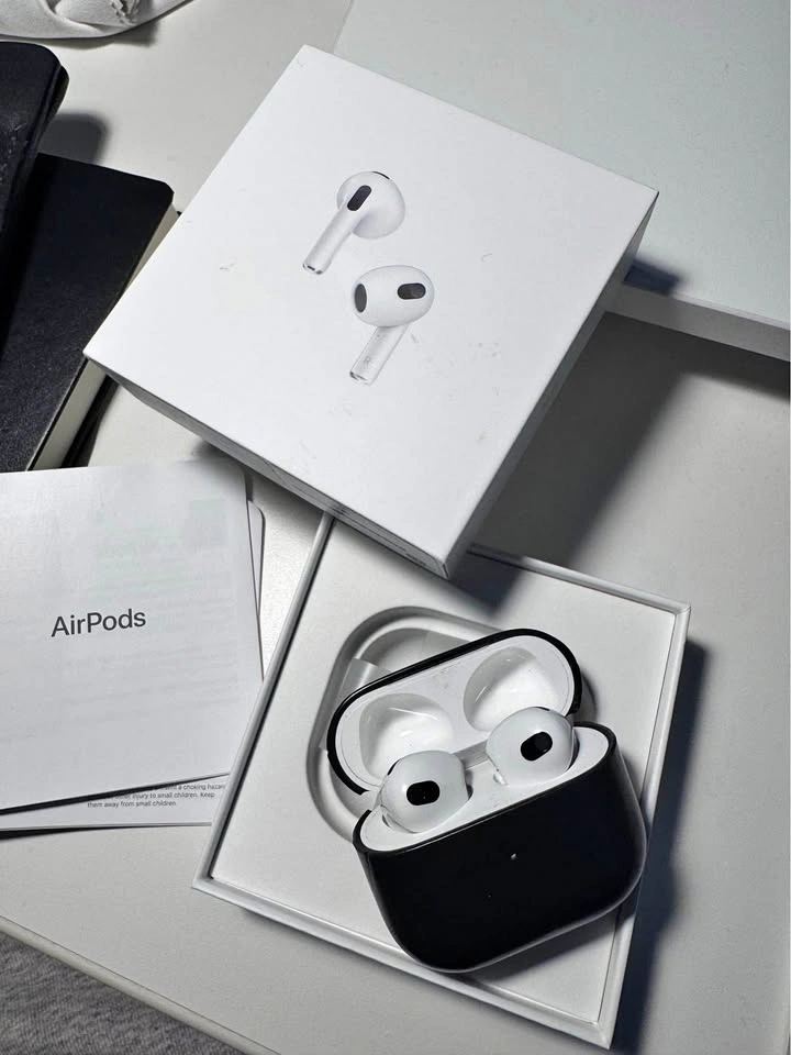 Apple AirPods 3rd Gen with Leather Case
