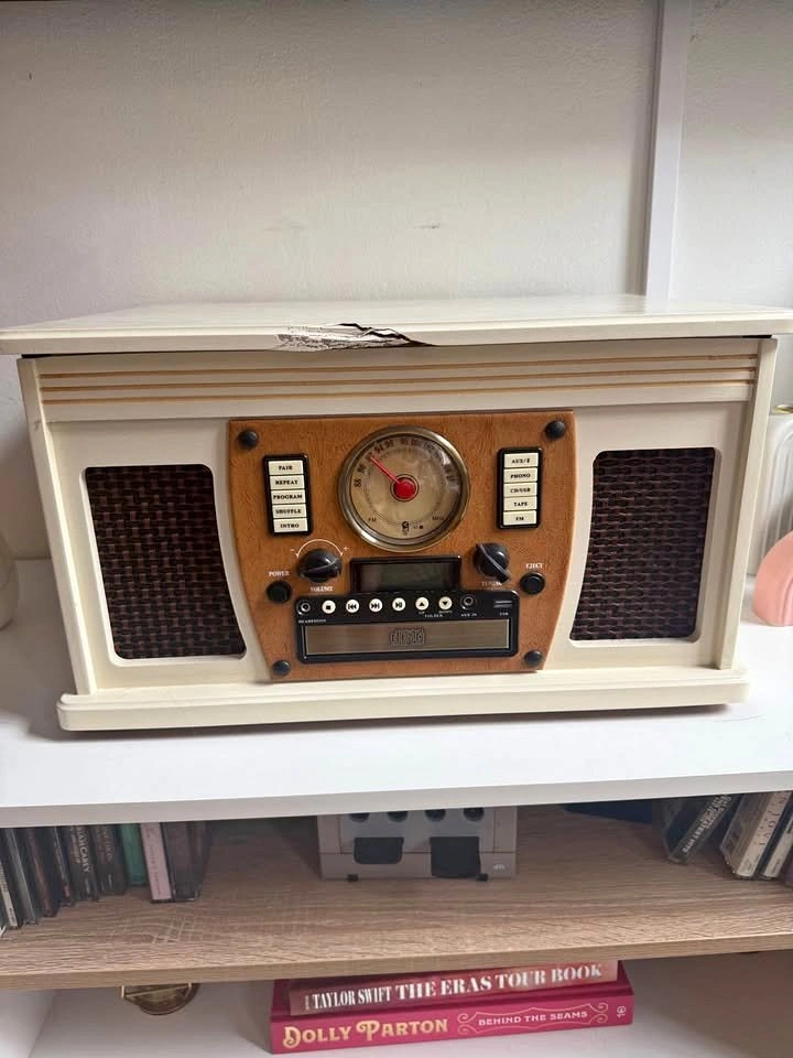 Vintage-Style Record Player / Radio System – Fully Working