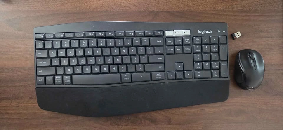 Logitech Wireless Keyboard K850 & Mouse M325 Combo