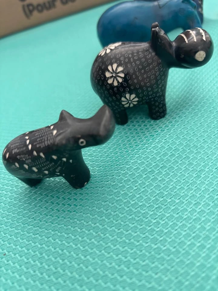 Lot of 4 Kenyan Soap Stone Mini Hippos - photo 3