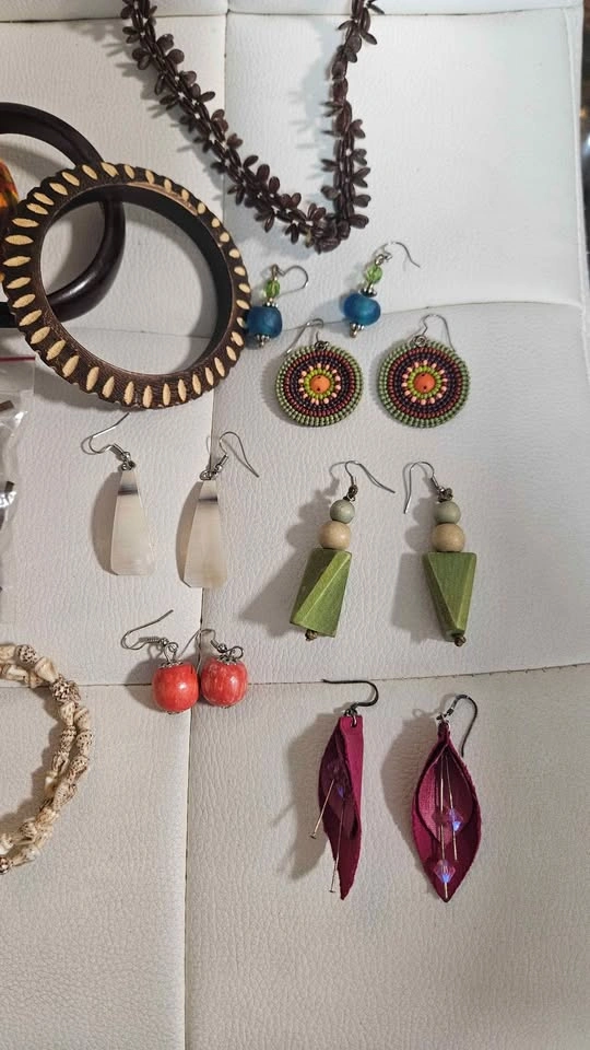 Big Lot of Boho Necklaces Bracelets Earrings - photo 3