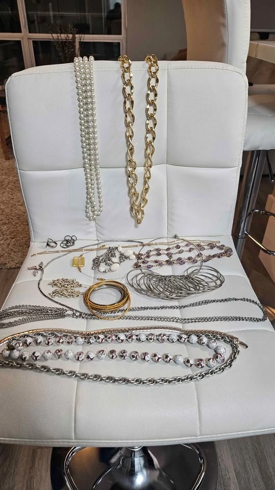 Assorted Jewelry Lot - Necklaces, Bracelets, Earrings - photo 3