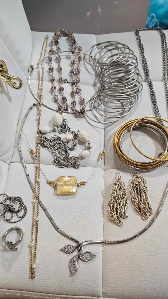Assorted Jewelry Lot - Necklaces, Bracelets, Earrings - photo 5