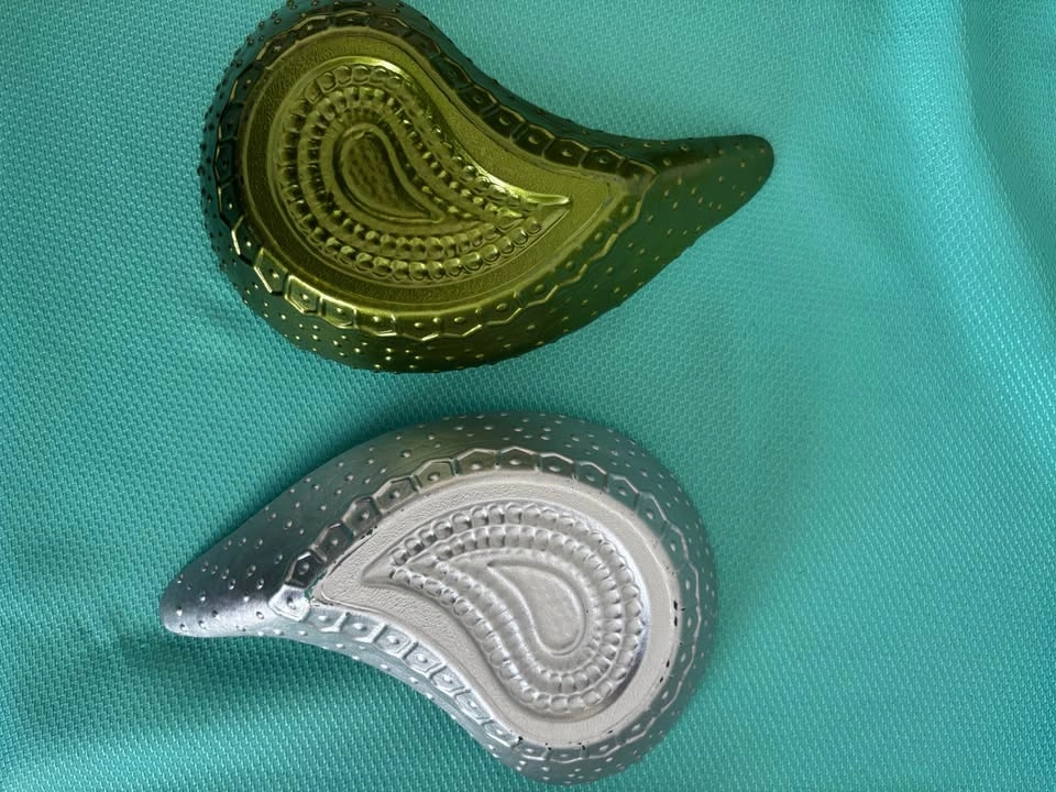 Pair of Turkish Paisley Art Glass Candy Dishes - photo 3