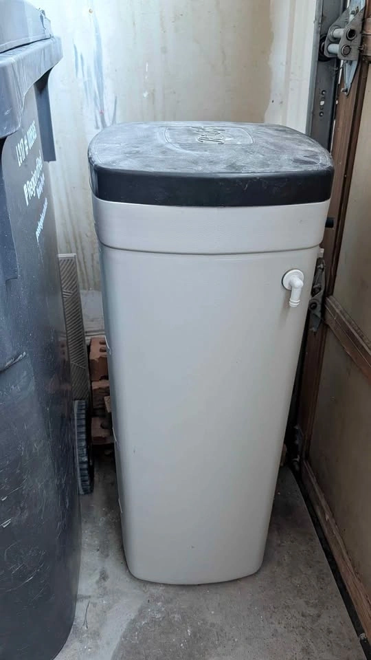 RainSoft EC4 Water Softener System w/ Brine Tank - photo 2
