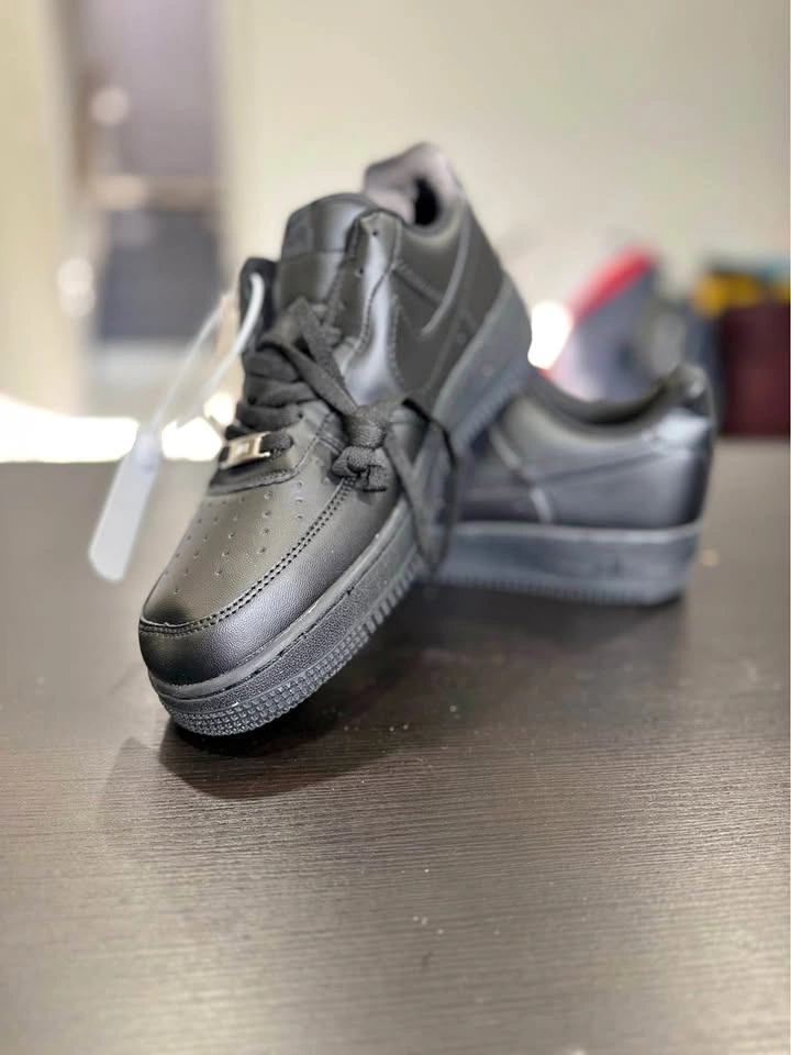 New Nike Air Shoes Size 9.5