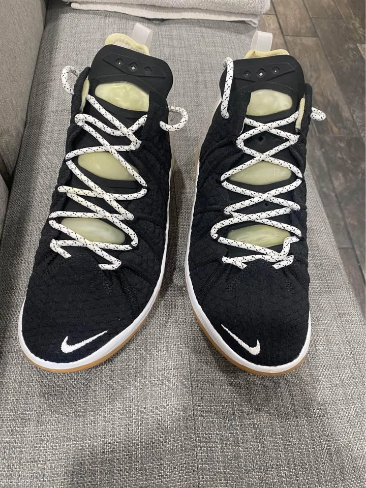 Nike Lebron 18 Oreo
