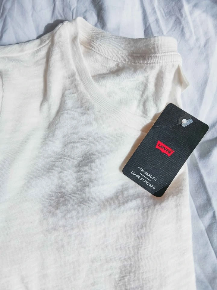 NEW Levi's Standard Fit T-Shirt Off-White Cream Size Medium | NW - photo 2