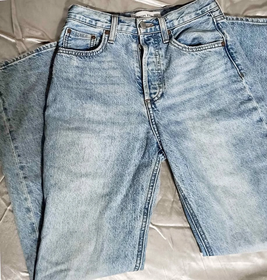 Aritzia Denim Forum Joni High Rise Loose Jeans Light Wash Size 2