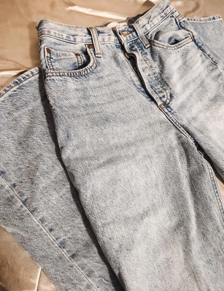 Aritzia Denim Forum Joni High Rise Loose Jeans Light Wash Size 2 - photo 3