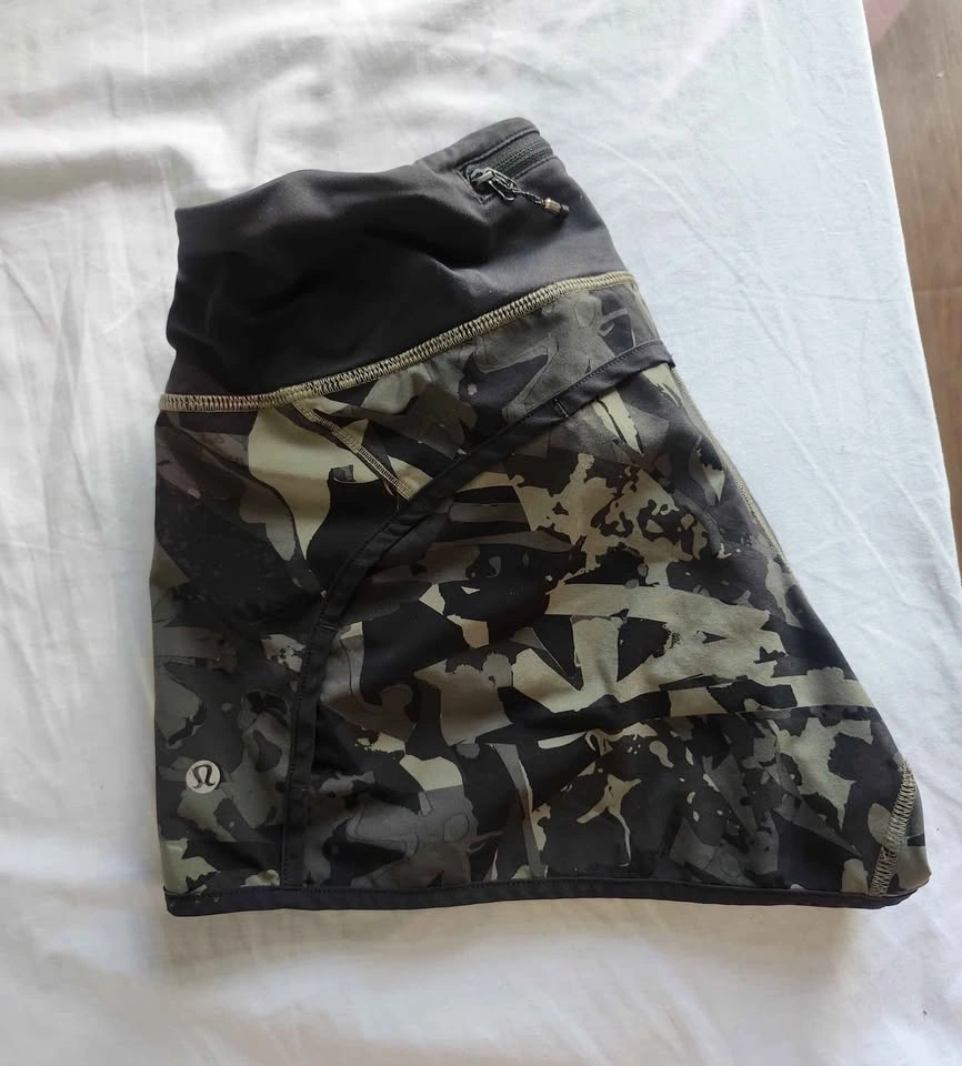 Rare Lululemon Speed Shorts - Pop Cut Fatigue Camo - Size 8 - photo 2