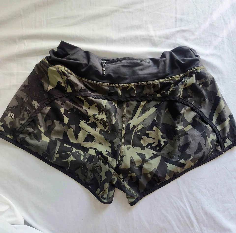 Rare Lululemon Speed Shorts - Pop Cut Fatigue Camo - Size 8 - photo 3
