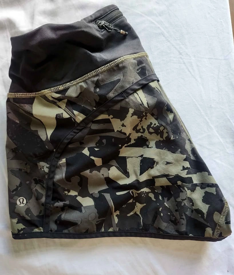 Rare Lululemon Speed Shorts - Pop Cut Fatigue Camo - Size 8 - photo 4