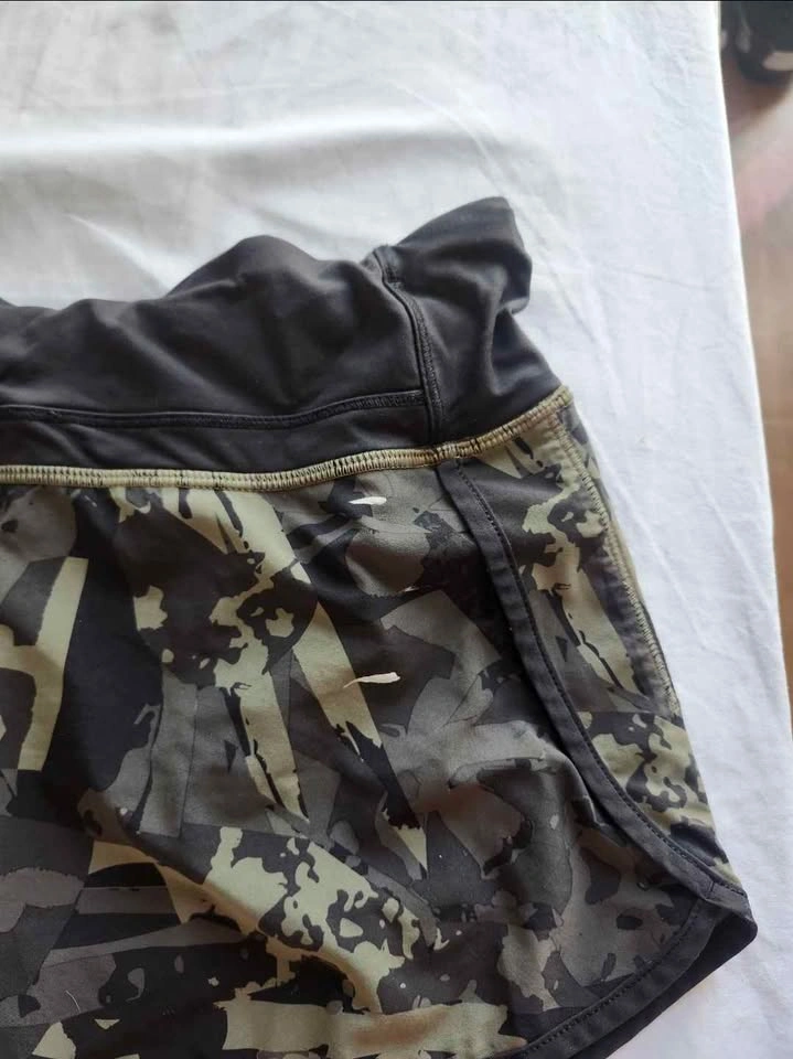 Rare Lululemon Speed Shorts - Pop Cut Fatigue Camo - Size 8 - photo 5