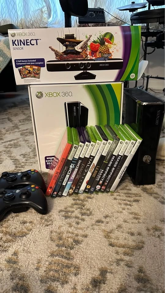 Xbox 360 S Kinect Bundle w/ 13 Games & 2 Controllers