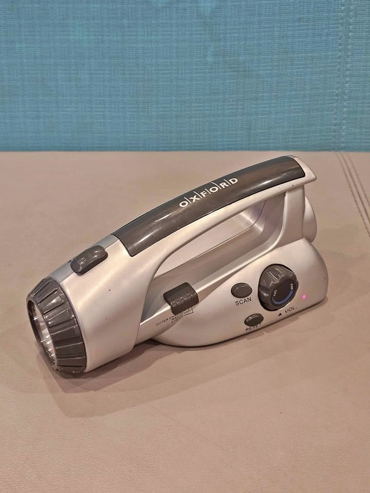Oxford Flashlight with AM/FM Radio