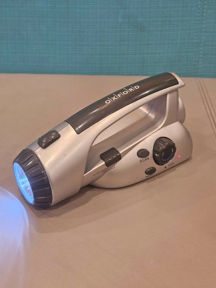 Oxford Flashlight with AM/FM Radio - photo 2