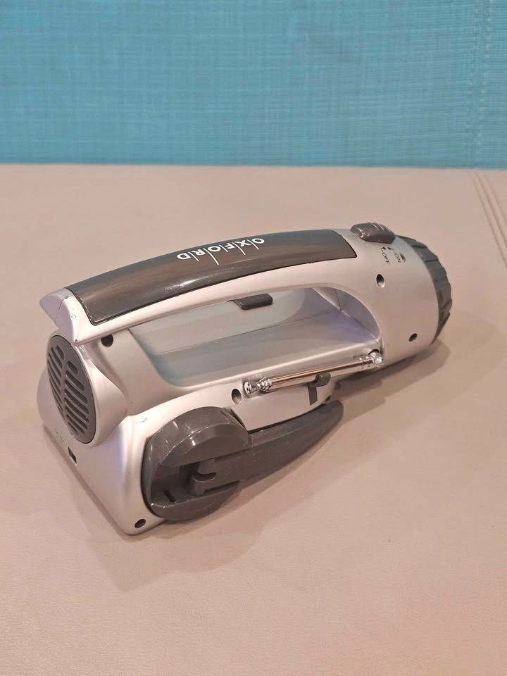 Oxford Flashlight with AM/FM Radio - photo 4