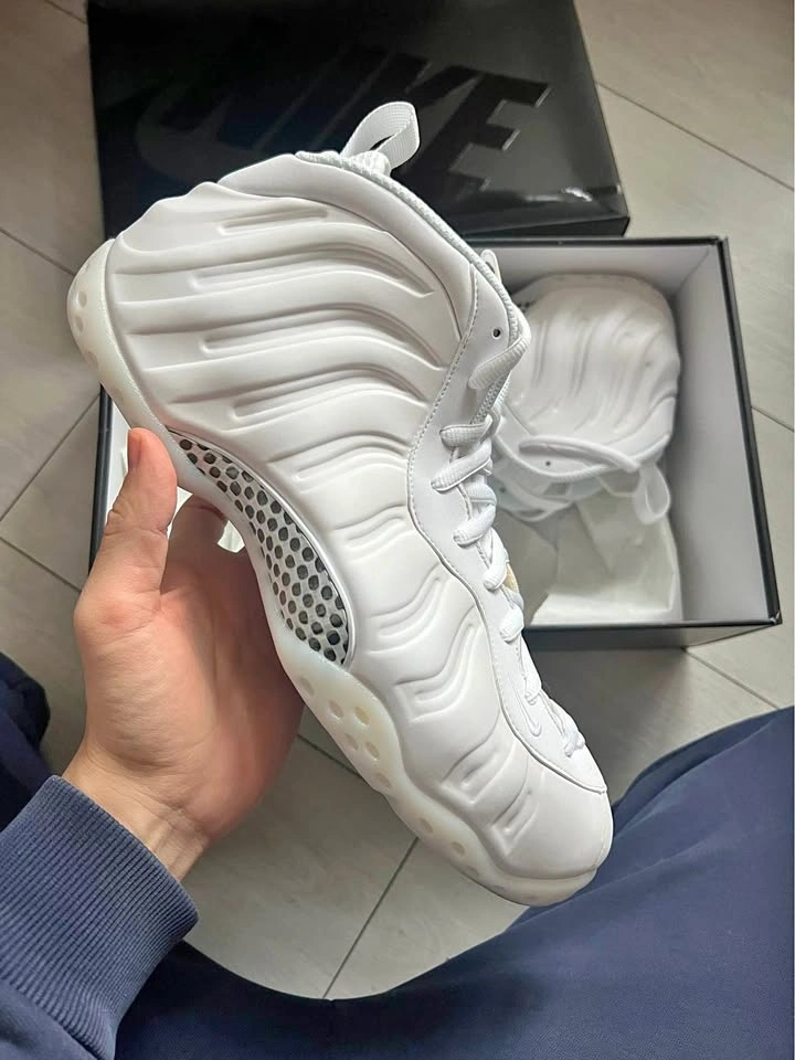 Nike Foamposite Triple White Size 11.5