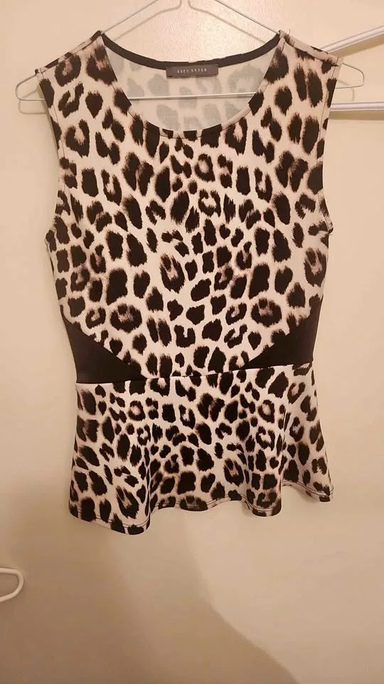 Leopard print peplum top (M) thumbnail