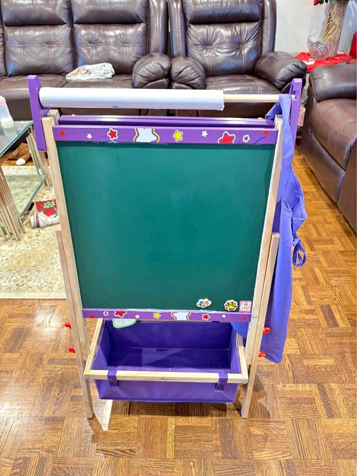 Joyoss kids art easel! Green and white board!