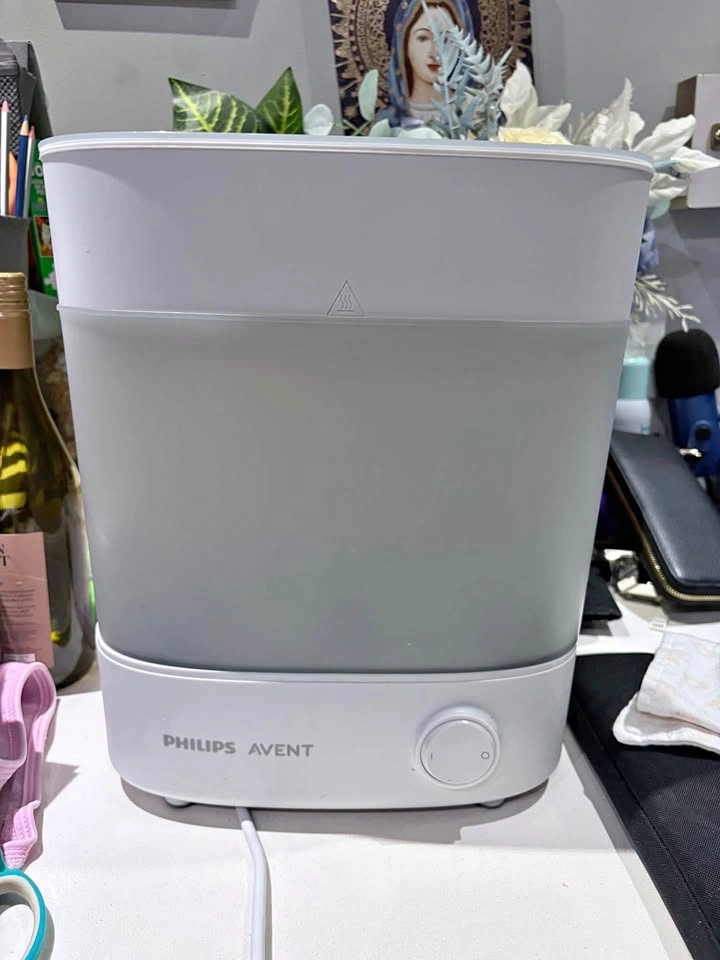 Lightly used baby bottle sterilizer