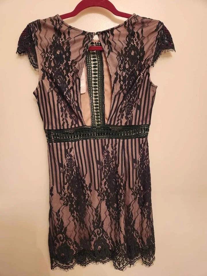 BNWT dark green and tan dress with lace detail (M) image indicator(2)