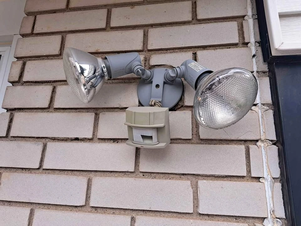 Motion sensor light