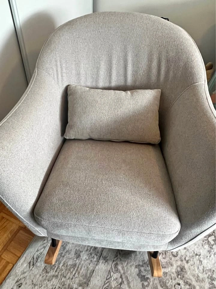 Beautiful rocking chair - Leon’s