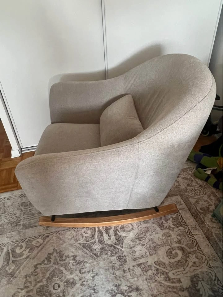 Beautiful rocking chair - Leon’s - photo 2
