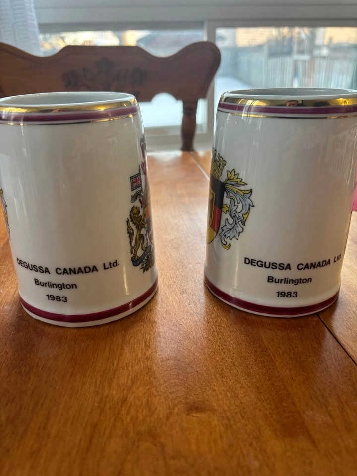 Pair of Beer/coffee mugs with Canadian Coat of arms and German C - photo 2