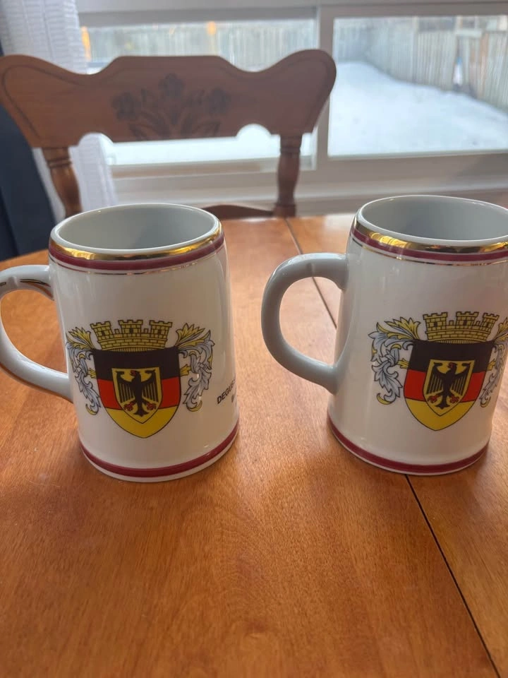 Pair of Beer/coffee mugs with Canadian Coat of arms and German C - photo 3