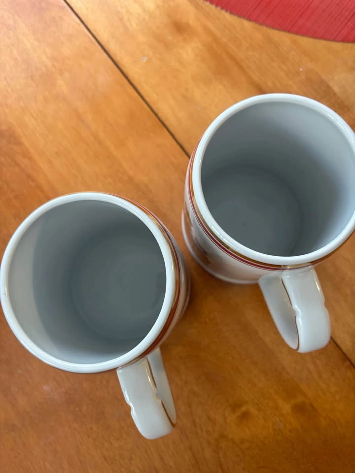 Pair of Beer/coffee mugs with Canadian Coat of arms and German C - photo 4