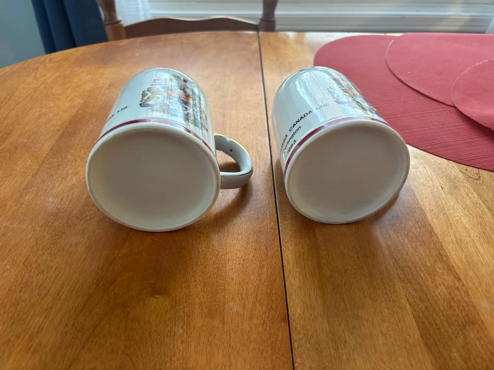 Pair of Beer/coffee mugs with Canadian Coat of arms and German C - photo 5
