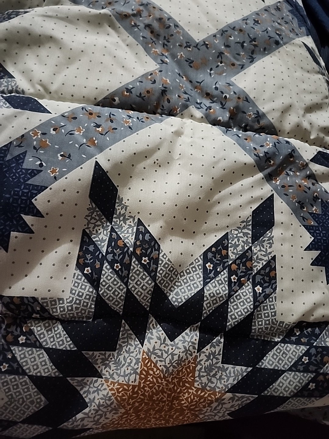 Piedmont Full/Queen Comforter 86"x86" - New - photo 2