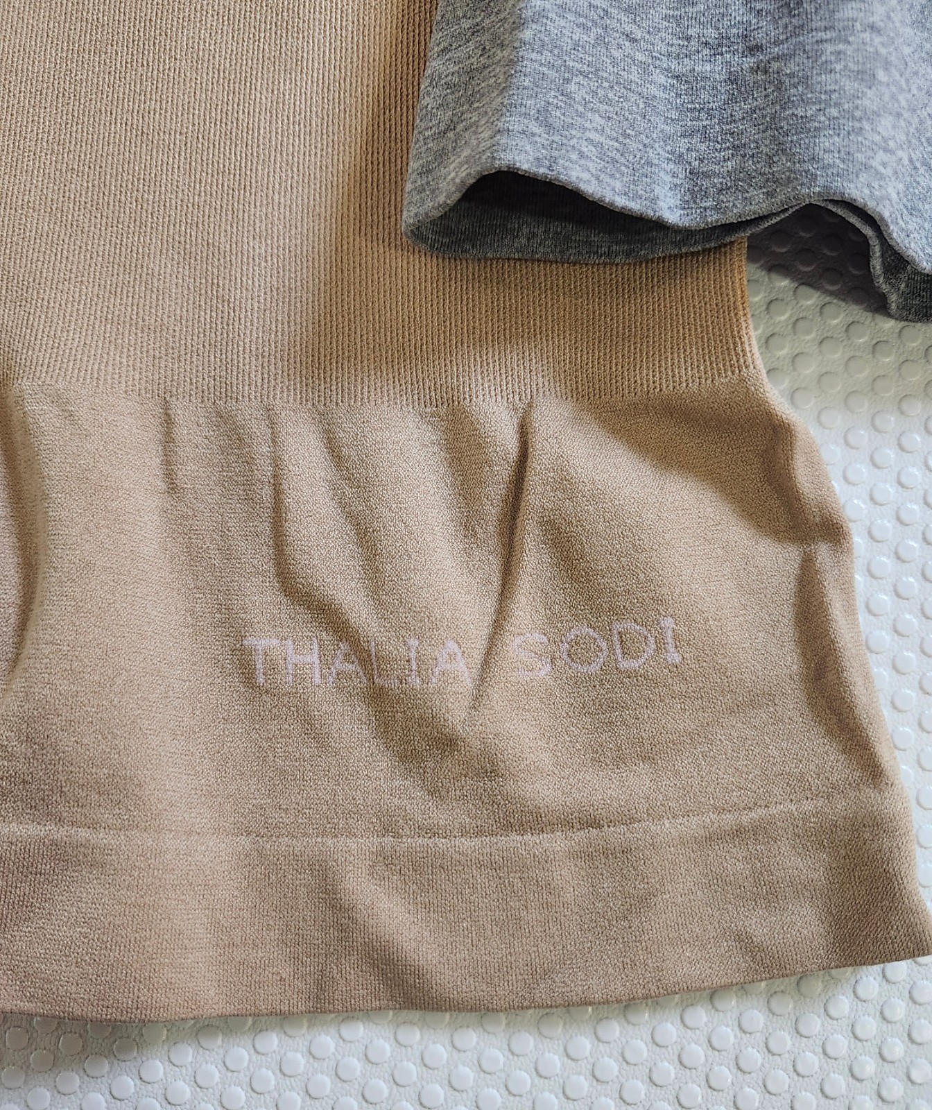 Thalia Sodi Tan and Gray Seamless Ruffle Hem Camisoles - photo 5