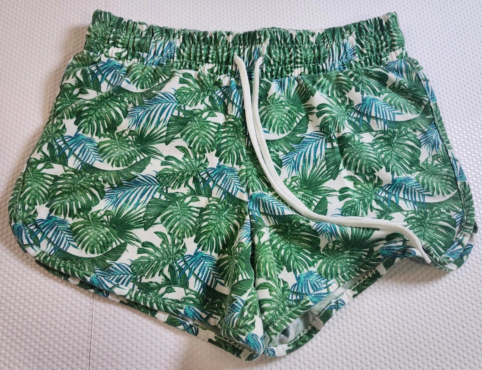 Women's Green Tropical Leaf Drawstring Athletic Shorts