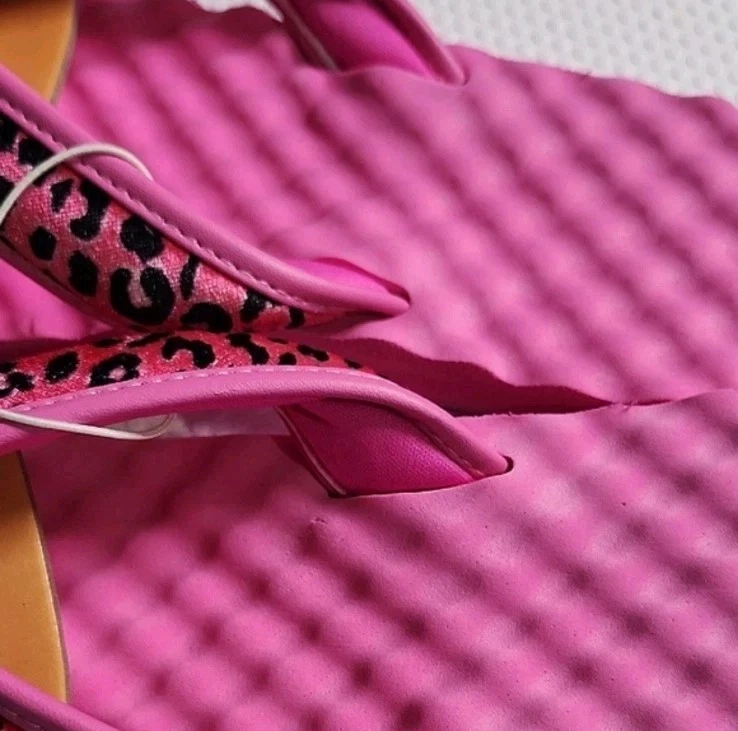 Women’s Pink Leopard Flip Flop Sandals - photo 5