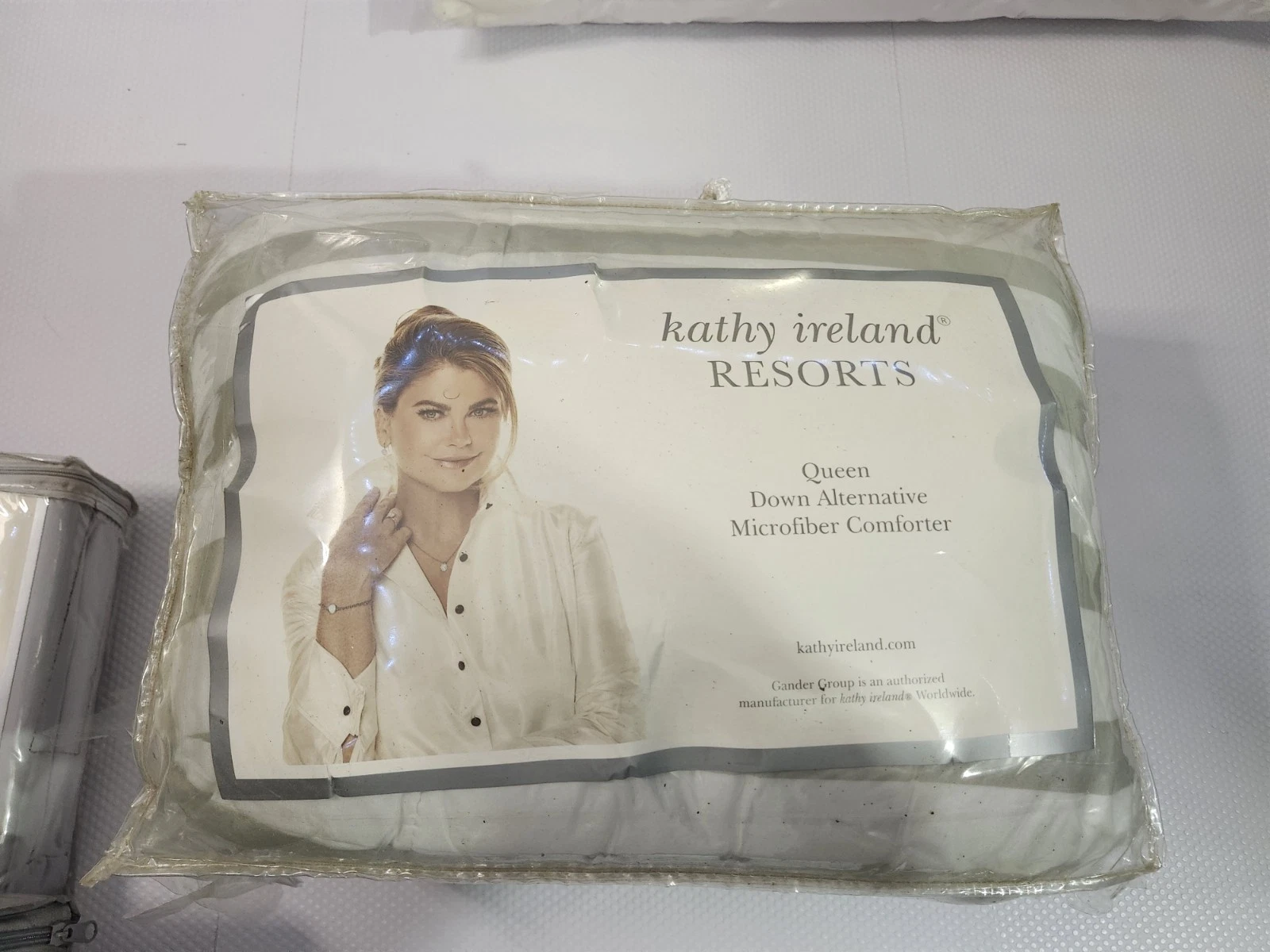 Lot Of New Queen Bedding Comforter & Pillows. Please See Picture - photo 2