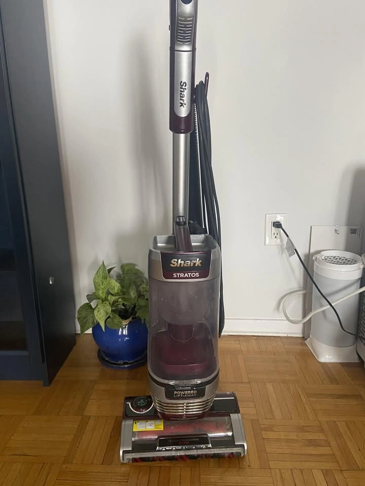 Shark Vertex Vacuum AZ3000C — Moving Sale Toronto - photo 2