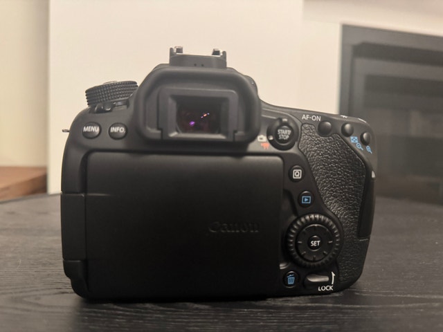 Canon EOS 80D + 18-55mm Lens - Shutter count 638 - photo 2