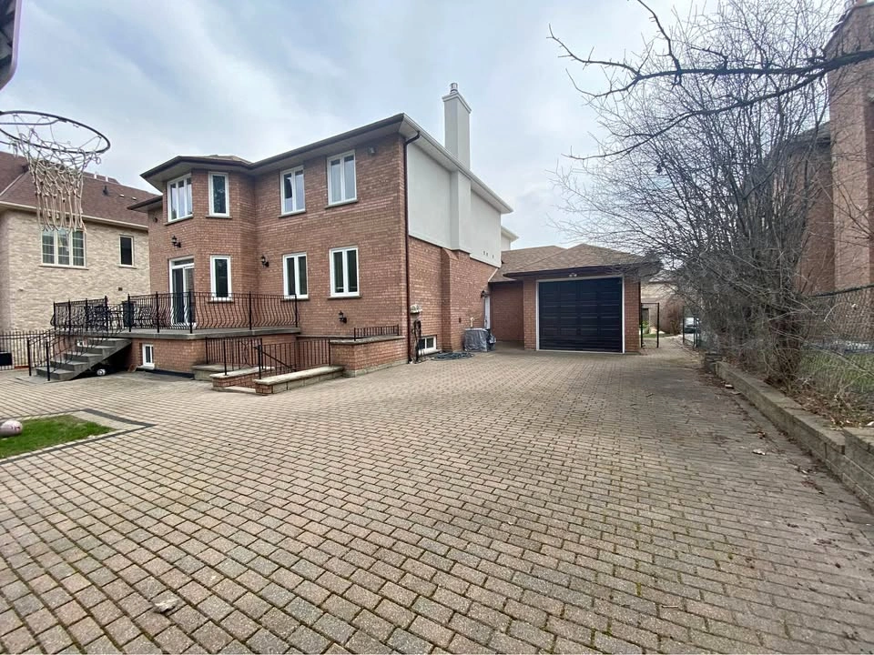 3 Beds 2 Baths Apartment