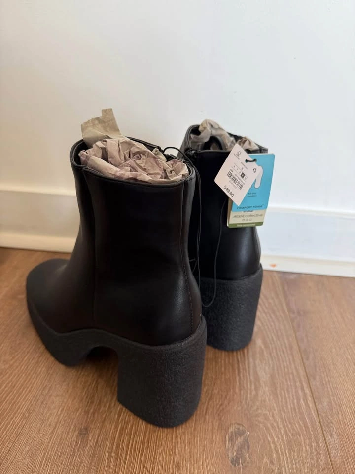 New with Tags! Black Platform Boots Size 9 - photo 3
