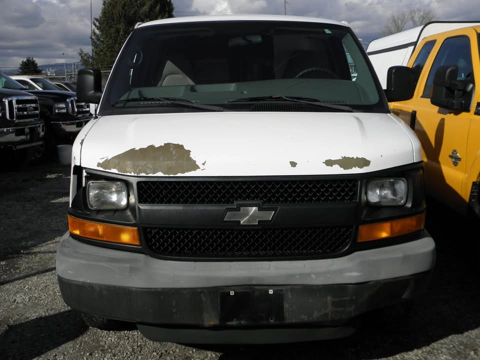 2008 Chevrolet Express Cargo Van - V6, Low Kilometers - photo 2